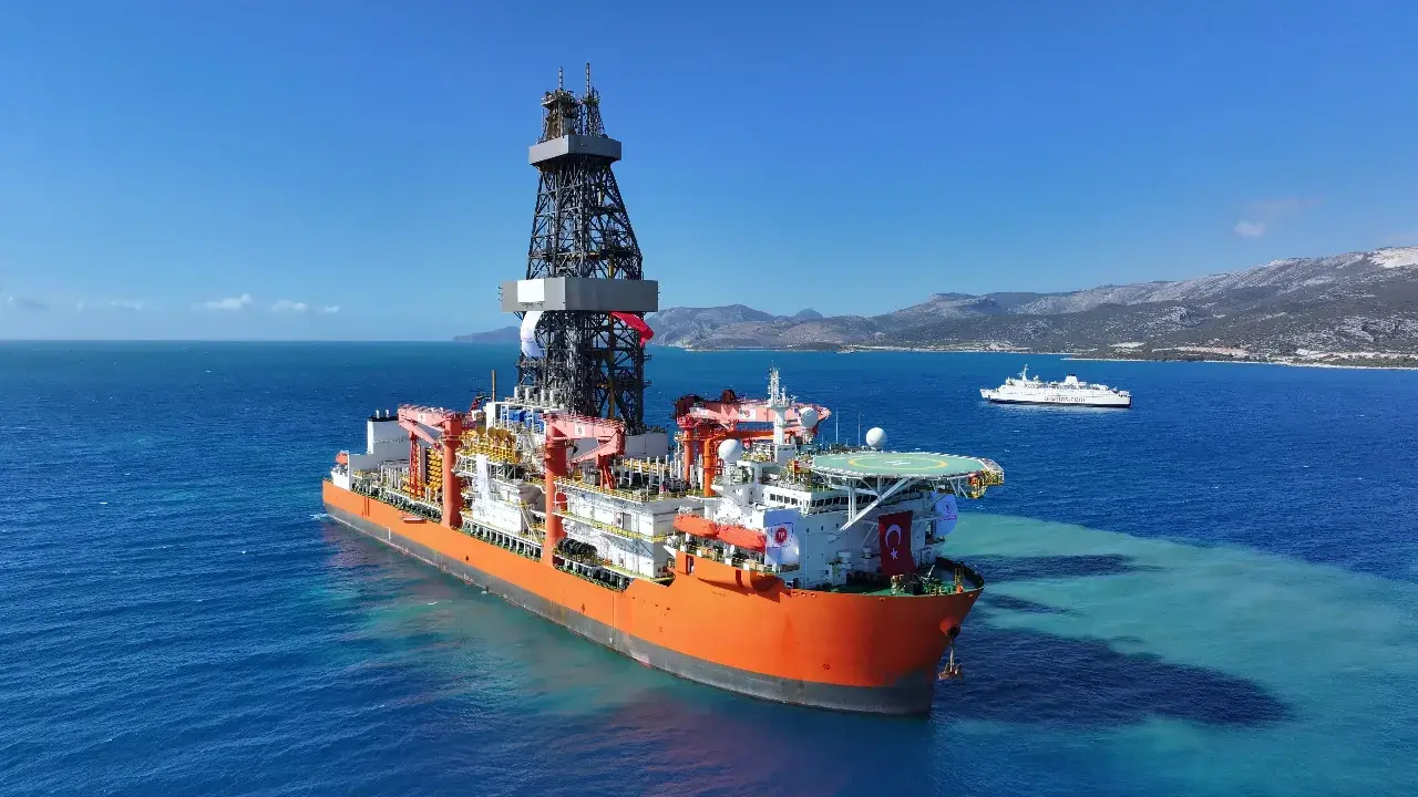 Bakan Bayraktar: Enerji filomuzun 6'ncı gemisi Türkiye'de