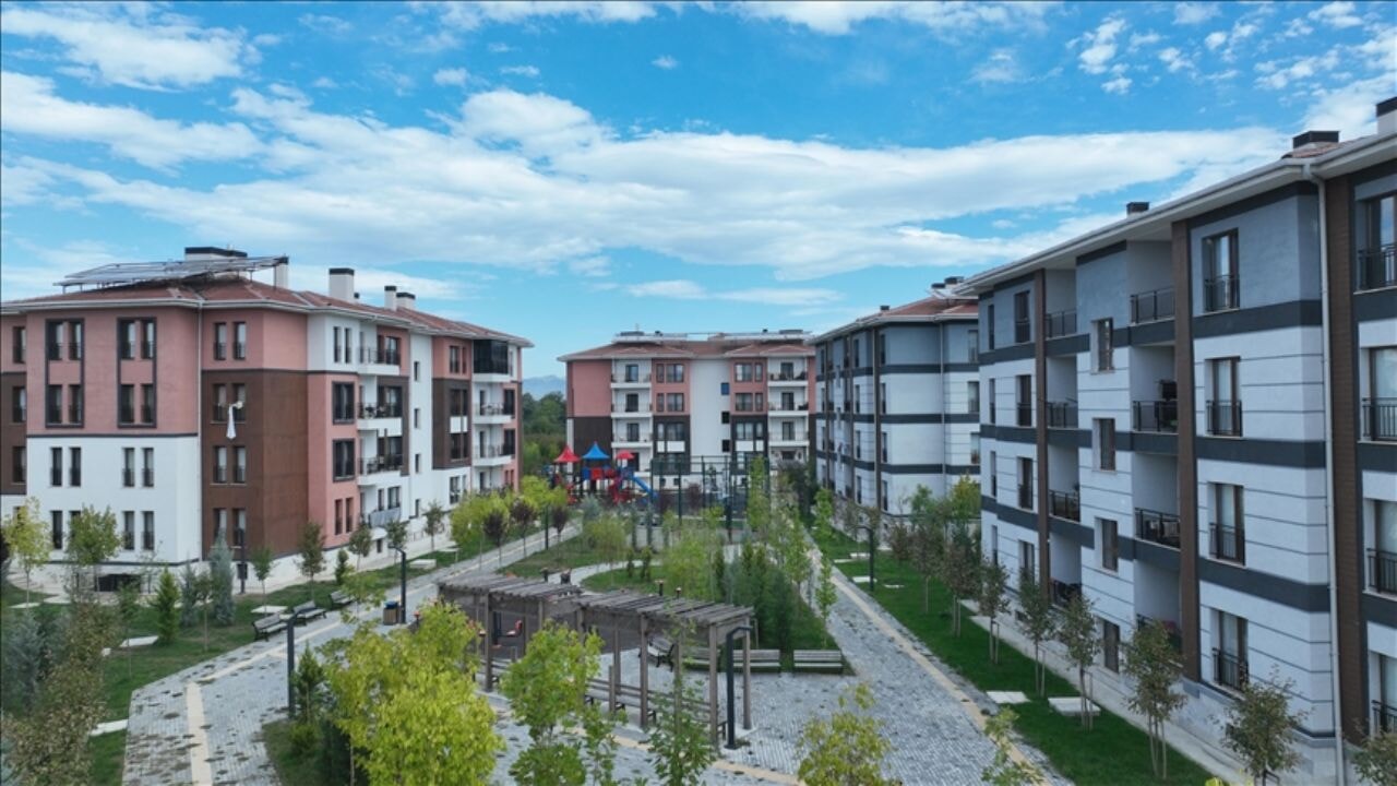 Bakan Kurum, TOKİ'den ev sahibi olan vatandaşların görüntülerini paylaştı