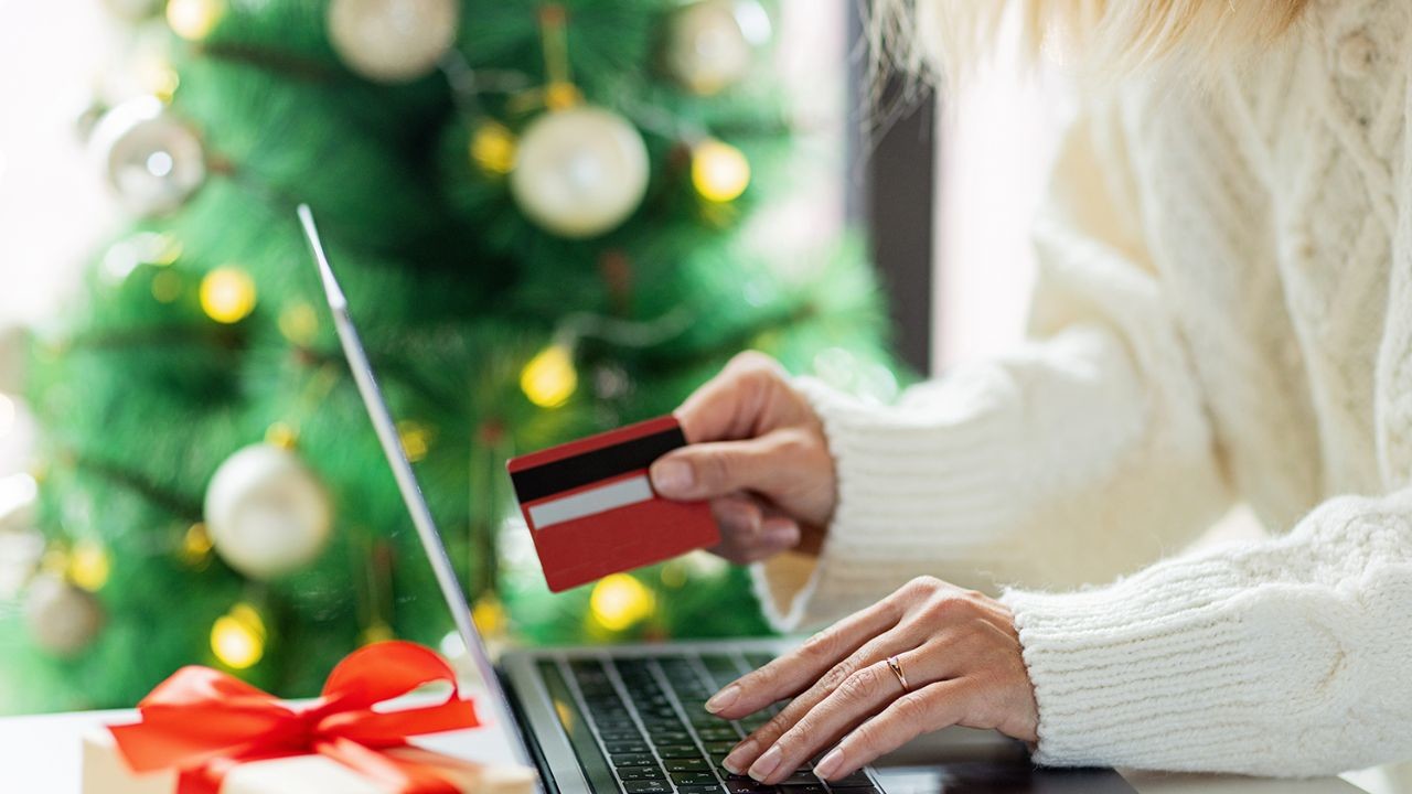 idefix'ten Yeni Yıla Özel %70'e Varan İndirim!