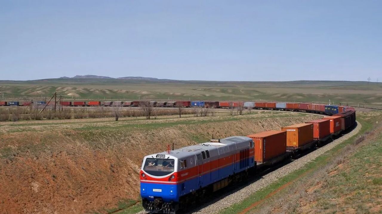 Kazakistan ve Çin'den Avrupa'ya yeni demir yolu