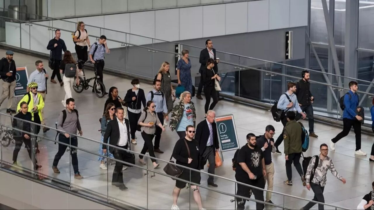 Otomotiv devinde deprem! İşten çıkarma dalgası