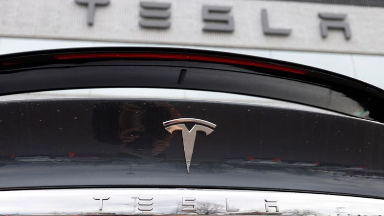 Tesla hisseleri çakıldı!