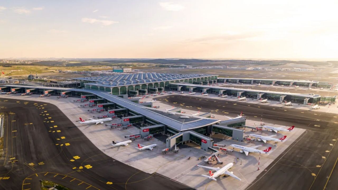 Uraloğlu: Uçaklarda her yolcuya en az 200 mililitre içme suyu ücretsiz verilecek