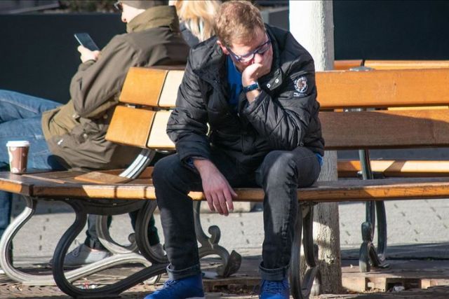 US weekly jobless claims rise to 1.4M amid virus surge