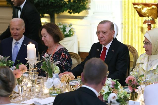 US president hosts dinner for NATO leaders