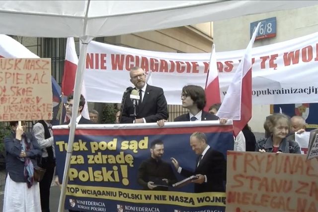 Polish far-right protesters accuse government of ‘treason’ over support for Ukraine