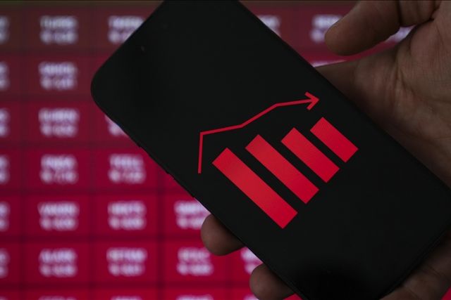 China's marriage rate falls in 2024