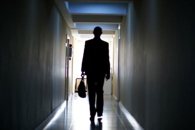 US initial jobless claims fall by 5,000