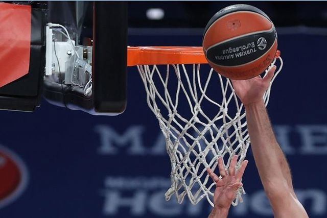 Anadolu Efes to face Armani Milan, both clinch playoffs