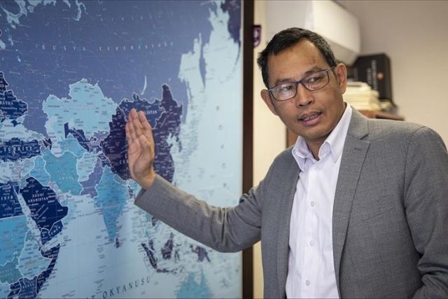 'Choke off dollars to Myanmar military to make a change'