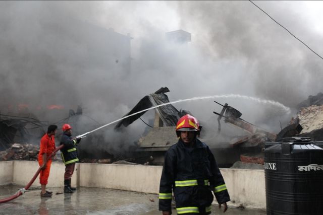 Fire kills 2, injures dozens at Bangladesh food factory