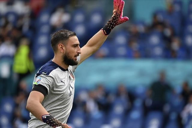 Paris Saint-Germain sign Italian goalkeeper Donnarumma