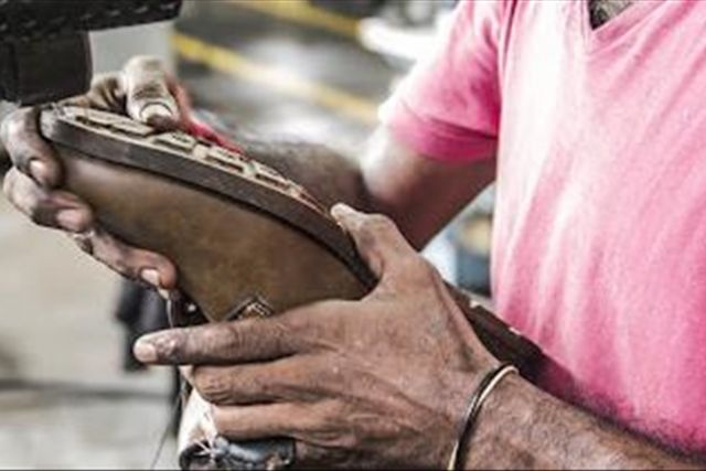 Backyard shoemakers steal the show in Zimbabwe