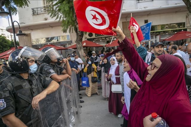 Thousands rally against Tunisia president’s power grab