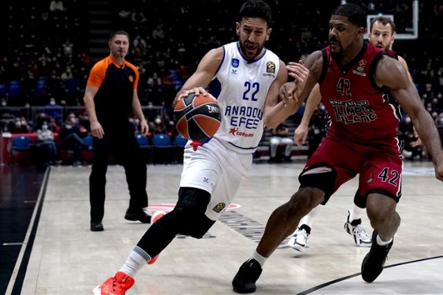 Anadolu Efes lose to AX Armani Exchange Milan 75-71 in EuroLeague