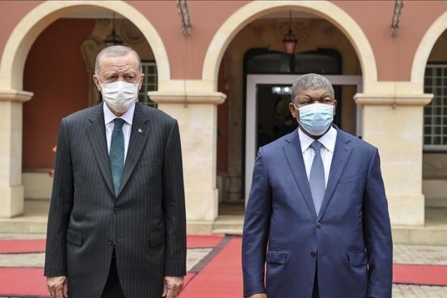 Turkish President Erdogan welcomed in Angola with official ceremony