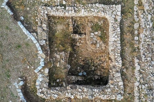 Early Bronze Age structures unearthed in western Turkey