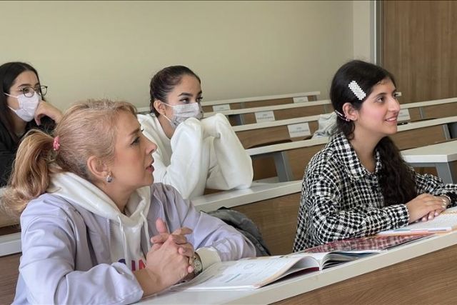 Love for Turkish language brings Iranian mother, daughter to university