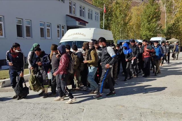 Turkish, Serbian police hold 125 irregular migrants at Croatia border
