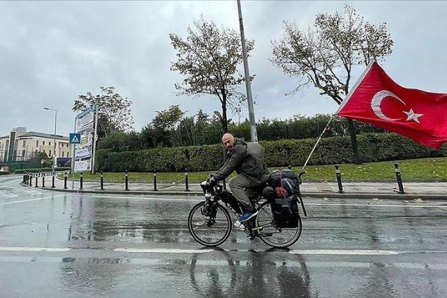 Turkish man pedals around globe to fight Islamophobia, racism