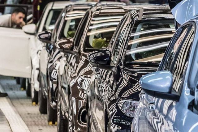 EU car sales drop over 30% in October amid deepening chip crisis