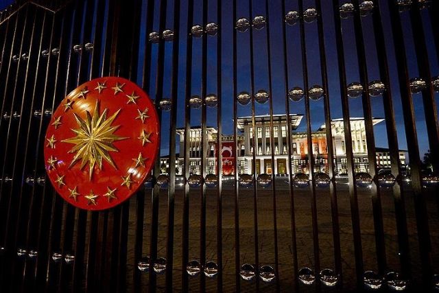 Turkish president commemorates late Portuguese leader