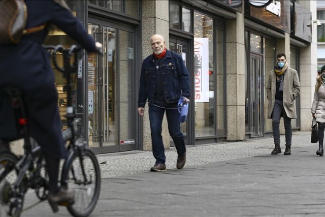 German doctors warn omicron may push hospitals to limit