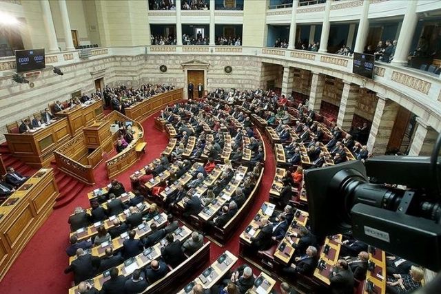 Distribution of ‘Made in Turkiye’ COVID masks in Greek parliament stirs debate among deputies: Report