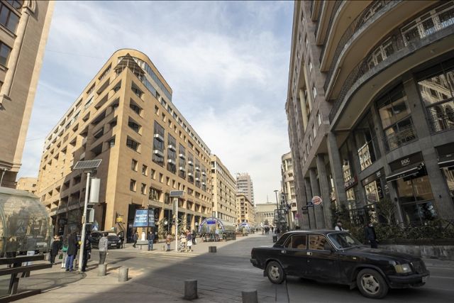 Shopkeepers in Yerevan expect more tourists as flights from Istanbul resume