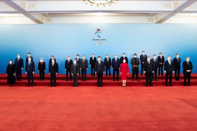 Chinese president holds talk with counterparts in Beijing