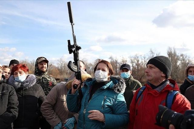Ukrainian parliament votes to allow civilians to carry firearms