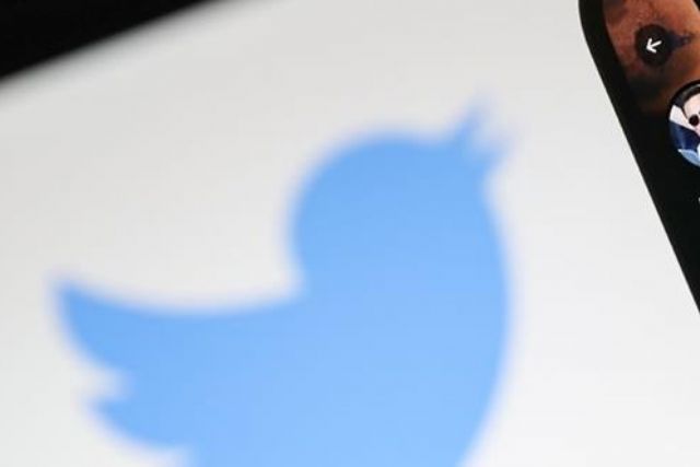 Elon Musk wants 1 billion Twitter users, hints at layoffs in first meeting with company