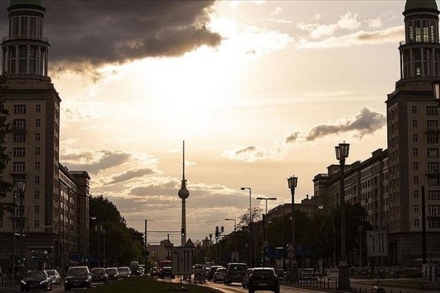 Thousands march in eastern Germany to protest soaring energy prices