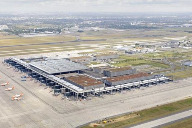 Berlin airport runways reopen after 2-hour delay due to protest by climate activists