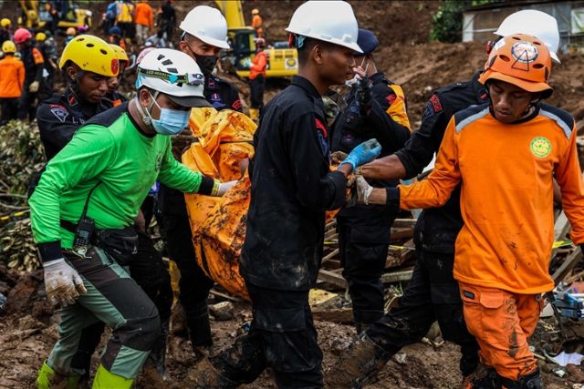 Powerful earthquake sparks panic on Indonesia's Java island