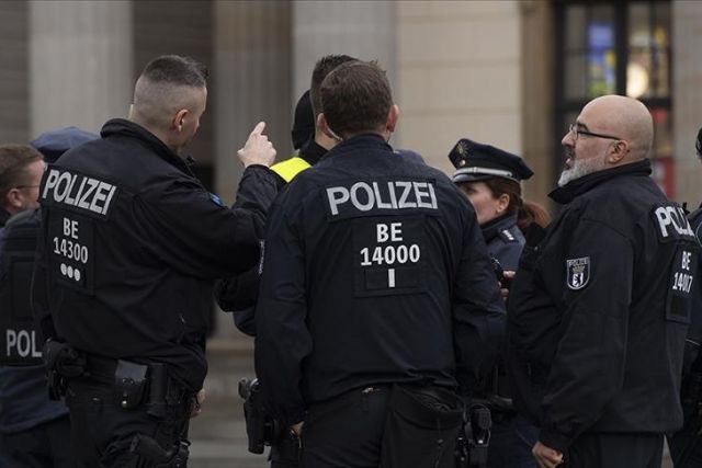 Germany arrests far-right suspects, ex-soldiers over coup plot