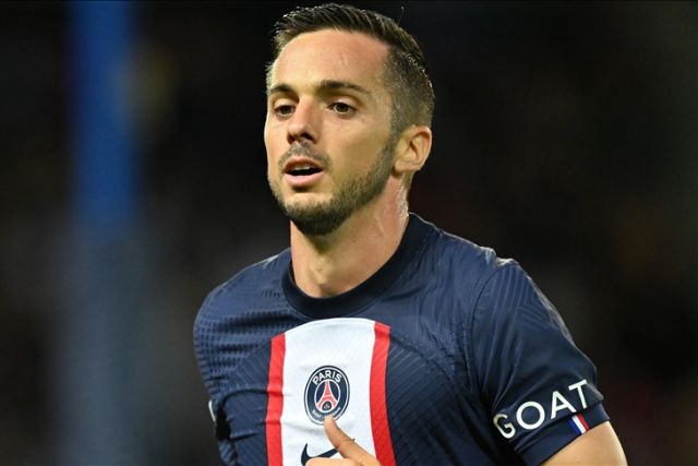 Wolves sign Spanish midfielder Sarabia from PSG