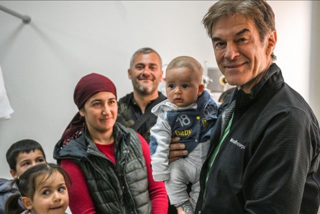 Mehmet Oz, renowned Turkish-American doctor, politician visits earthquake survivors in southern Türkiye