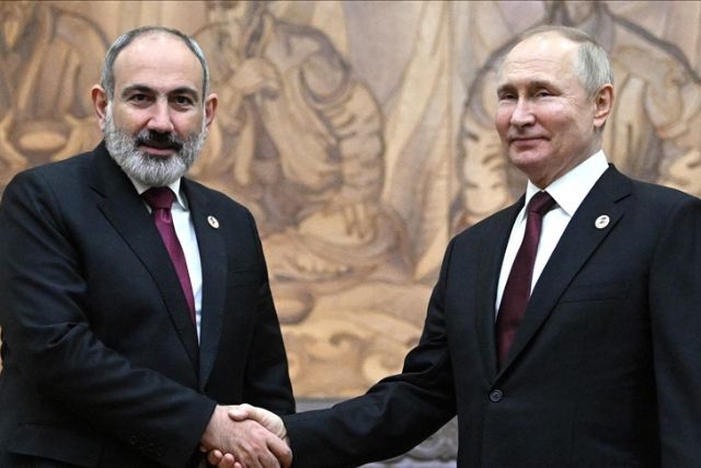 Russian president, Armenian premier discuss Karabakh over phone