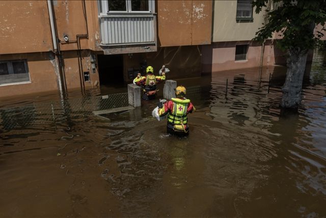 Death toll from floods in Italy rises to 15