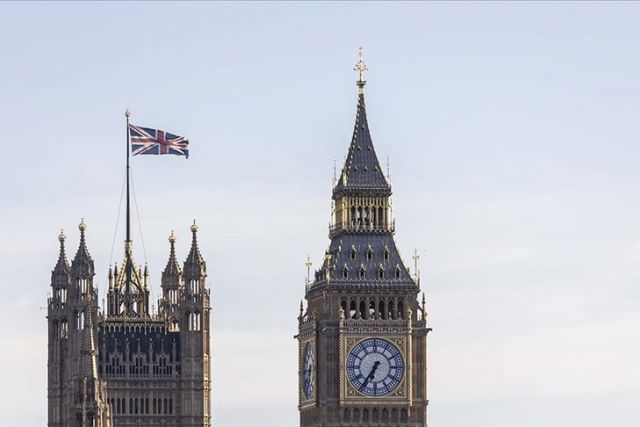 UK's national debt surpasses 100% of GDP in 1st since 1961