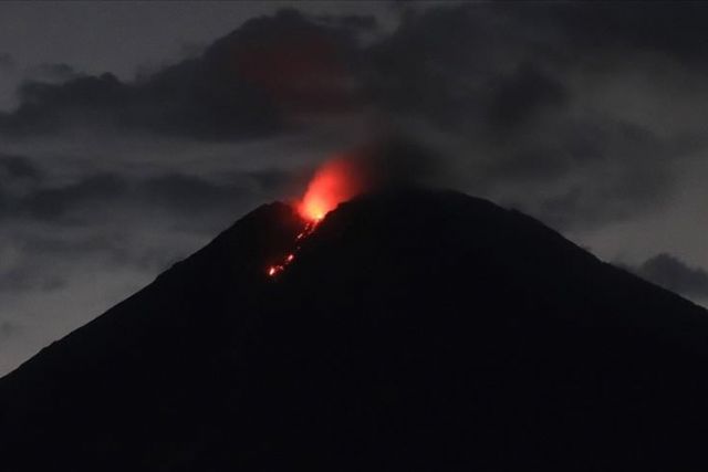 Klyuchevskaya volcano erupts in eastern Russia