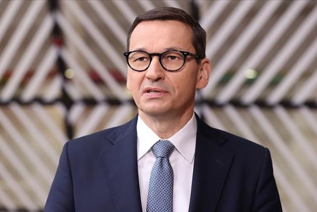 Polish prime minister adds EU migration plans to questions in key referendum