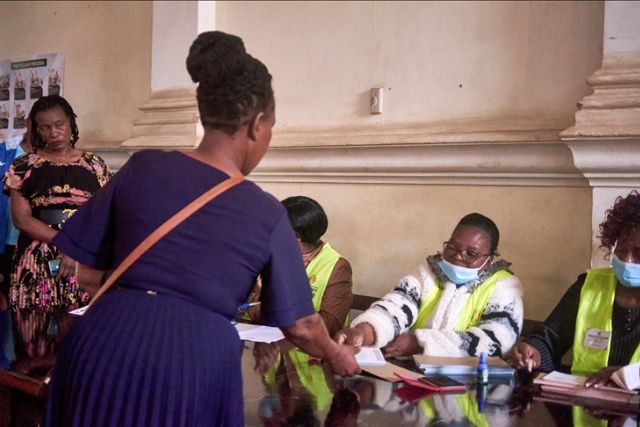 Voting begins in Zimbabwe’s presidential, parliamentary elections