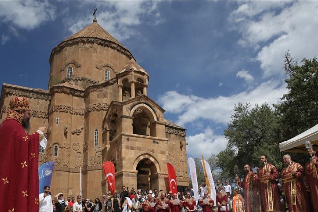 Ancient Armenian church in eastern Türkiye holds 11th holy mass since reopening