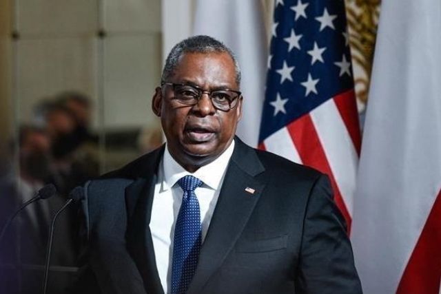 US defense chief meets Djibouti president, defense minister