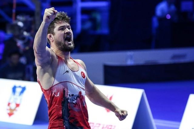 Türkiye's Ali Cengiz wins gold at World Wrestling Championships