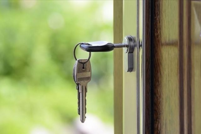 US mortgage applications keep rising, rates at lowest since August