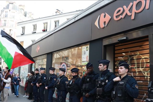 Palestine Emergency collective demand of boycott of Carrefour stores because of its support for Israel