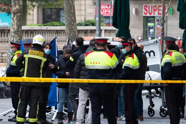Spain: 4 dead, 15 missing after residential buildings go up in flames in Valencia